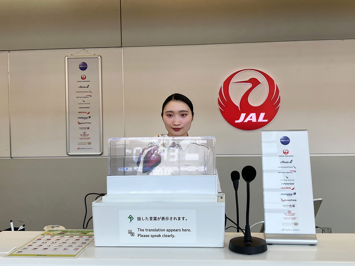 日本航空(JAL)様の空港カウンターの写真